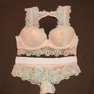 Victorias Secret Sexy Lacy Set. Nwot. Size Large Bralette And Lace Cheekster